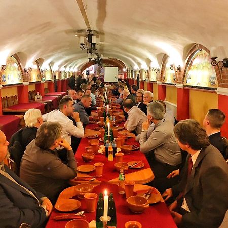 Aranykorona Hotel Miskolc Bagian luar foto