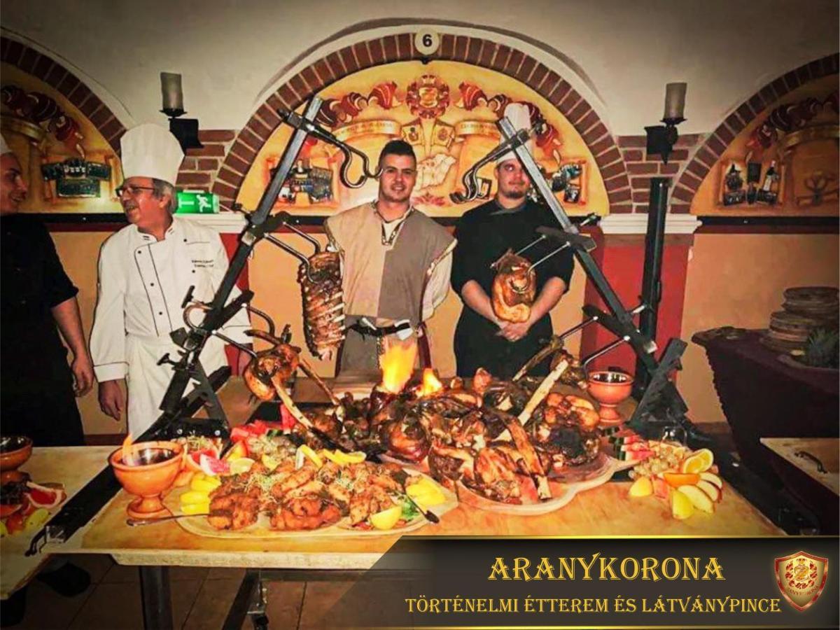 Aranykorona Hotel Miskolc Bagian luar foto