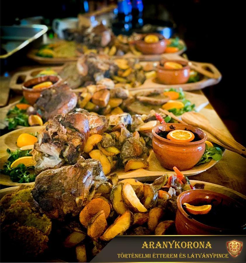 Aranykorona Hotel Miskolc Bagian luar foto