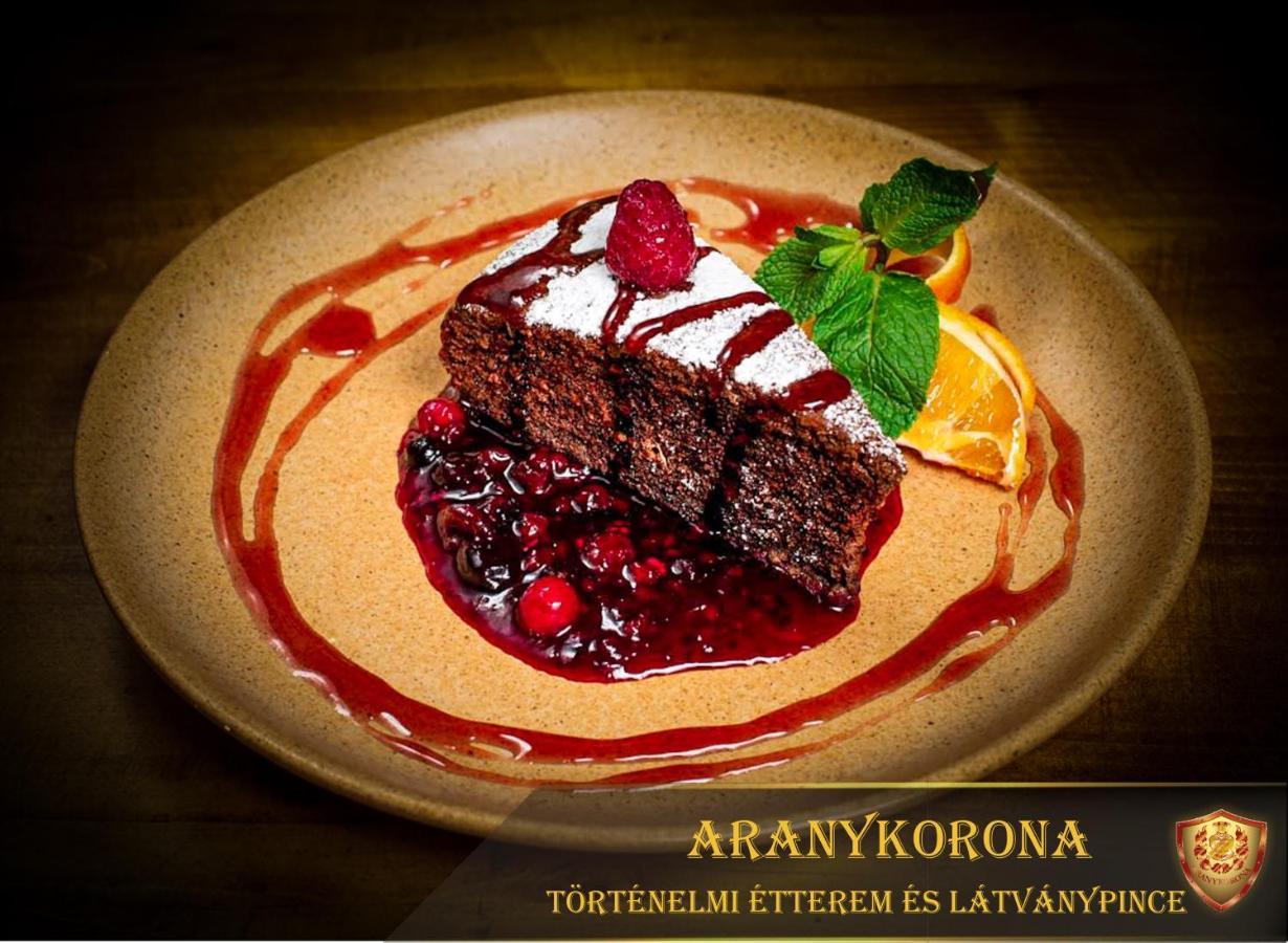Aranykorona Hotel Miskolc Bagian luar foto