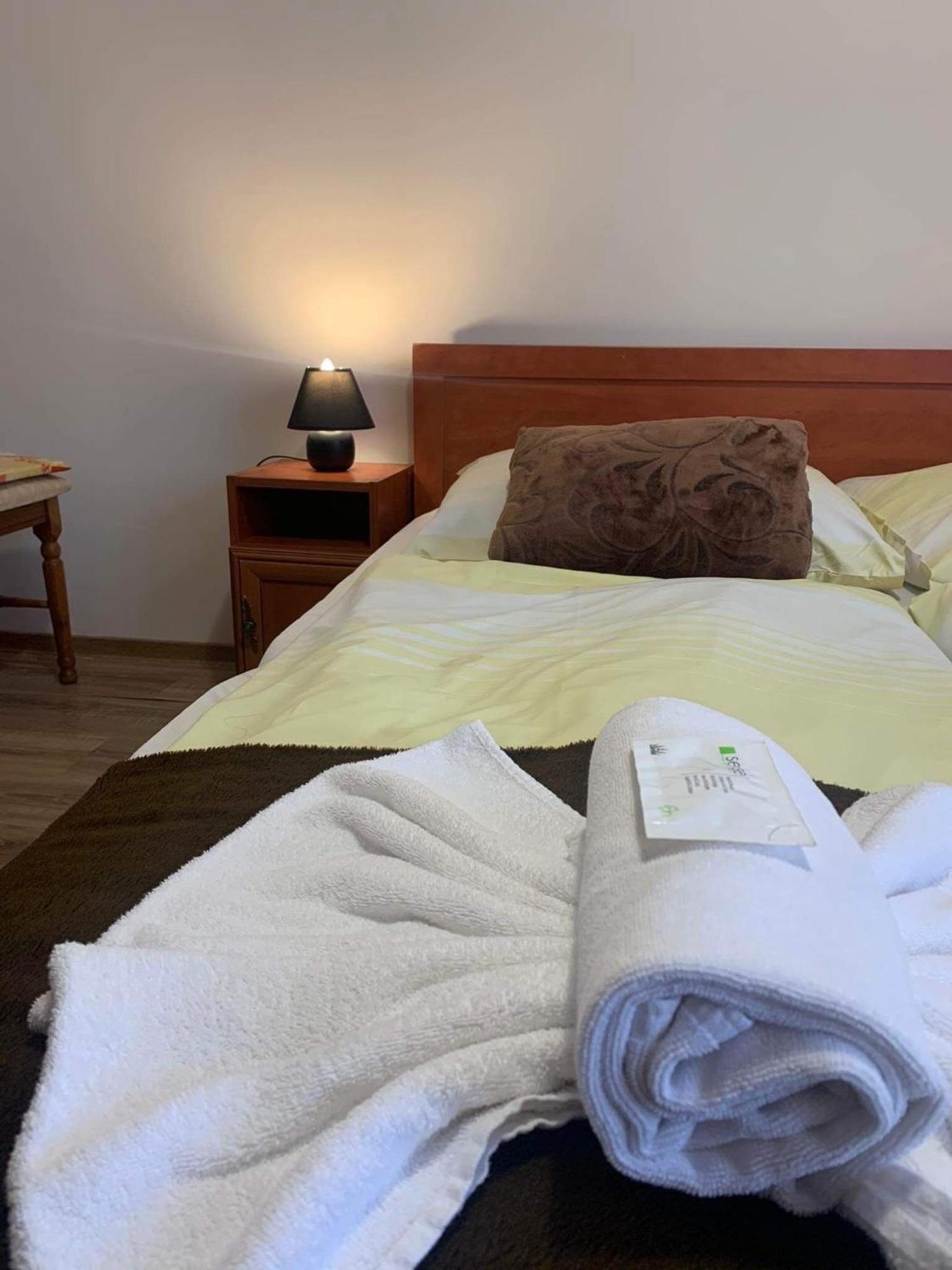 Aranykorona Hotel Miskolc Bagian luar foto