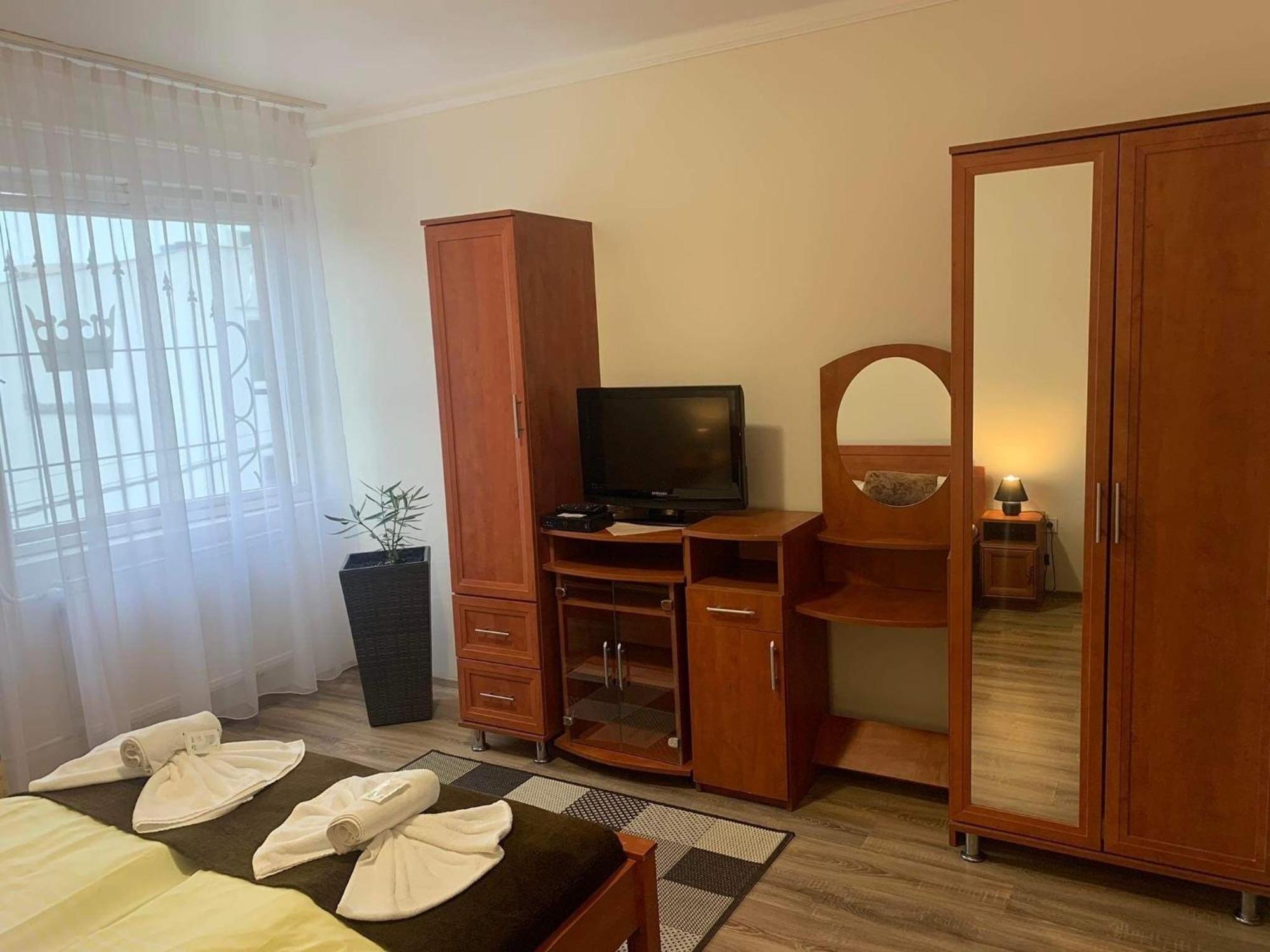 Aranykorona Hotel Miskolc Bagian luar foto
