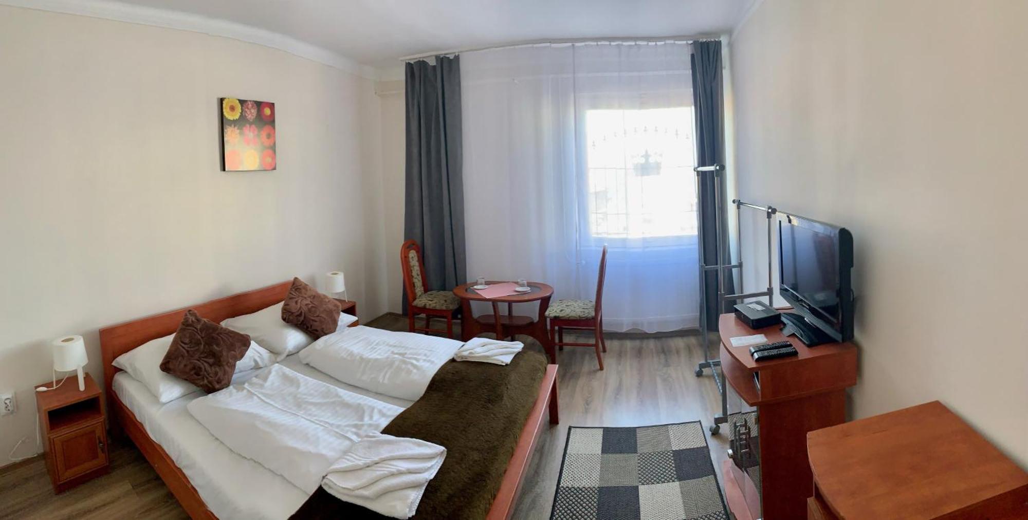 Aranykorona Hotel Miskolc Bagian luar foto