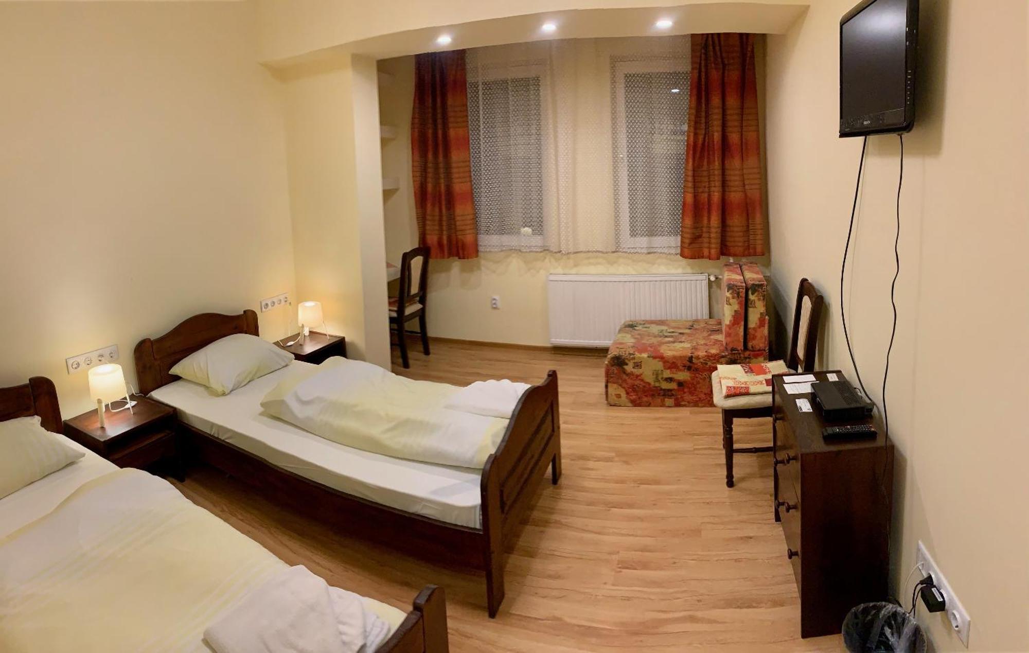 Aranykorona Hotel Miskolc Bagian luar foto