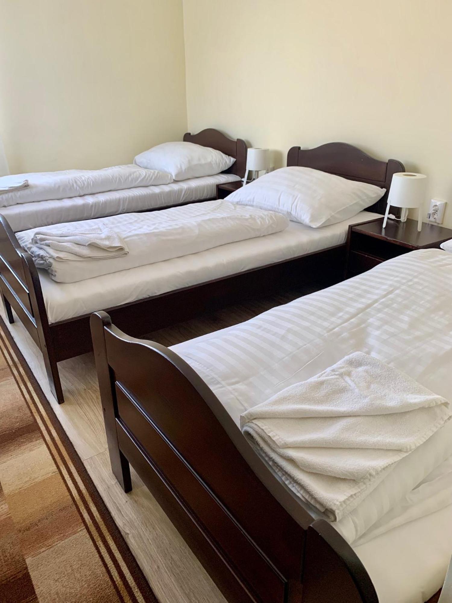 Aranykorona Hotel Miskolc Bagian luar foto