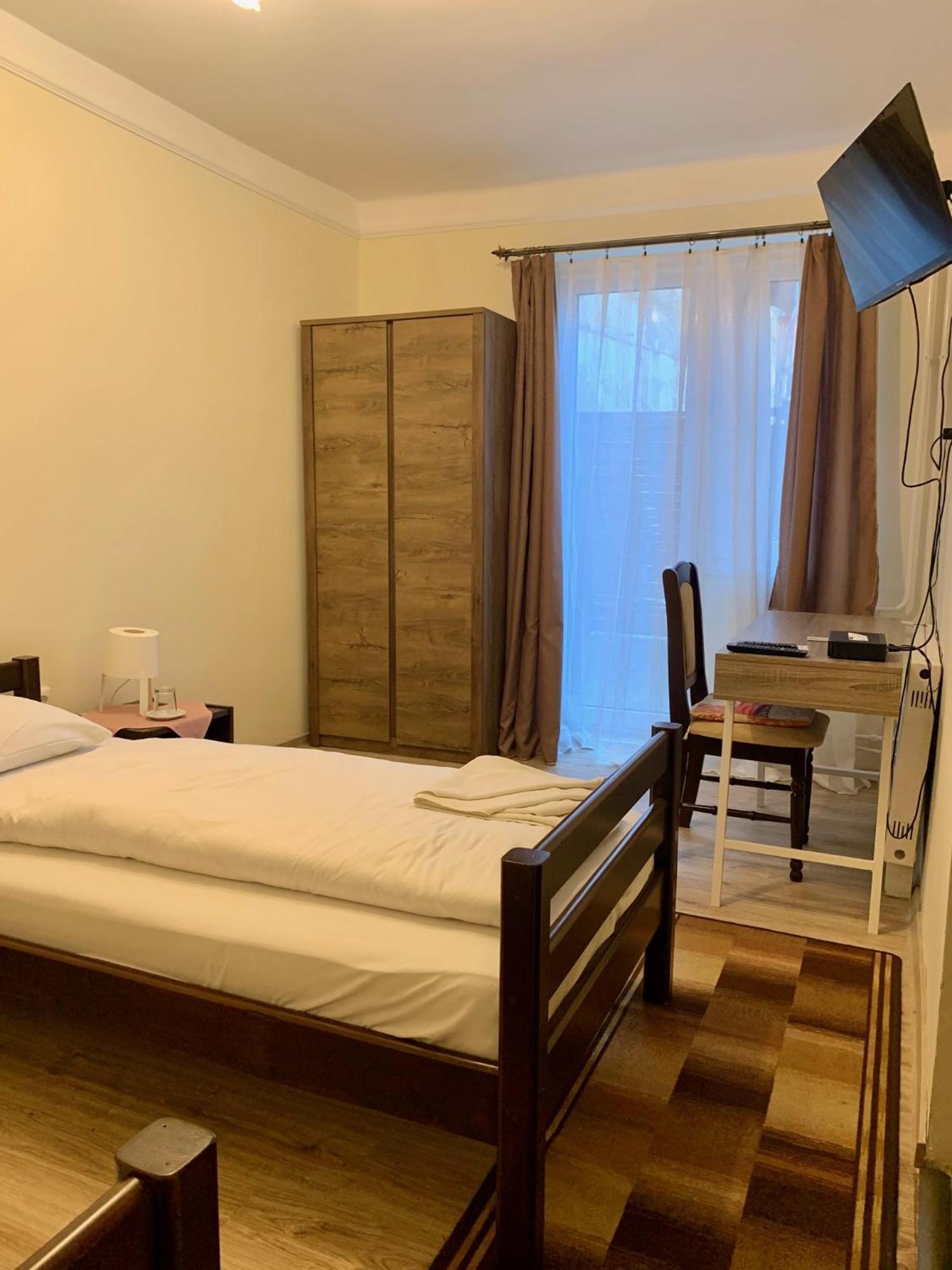 Aranykorona Hotel Miskolc Bagian luar foto