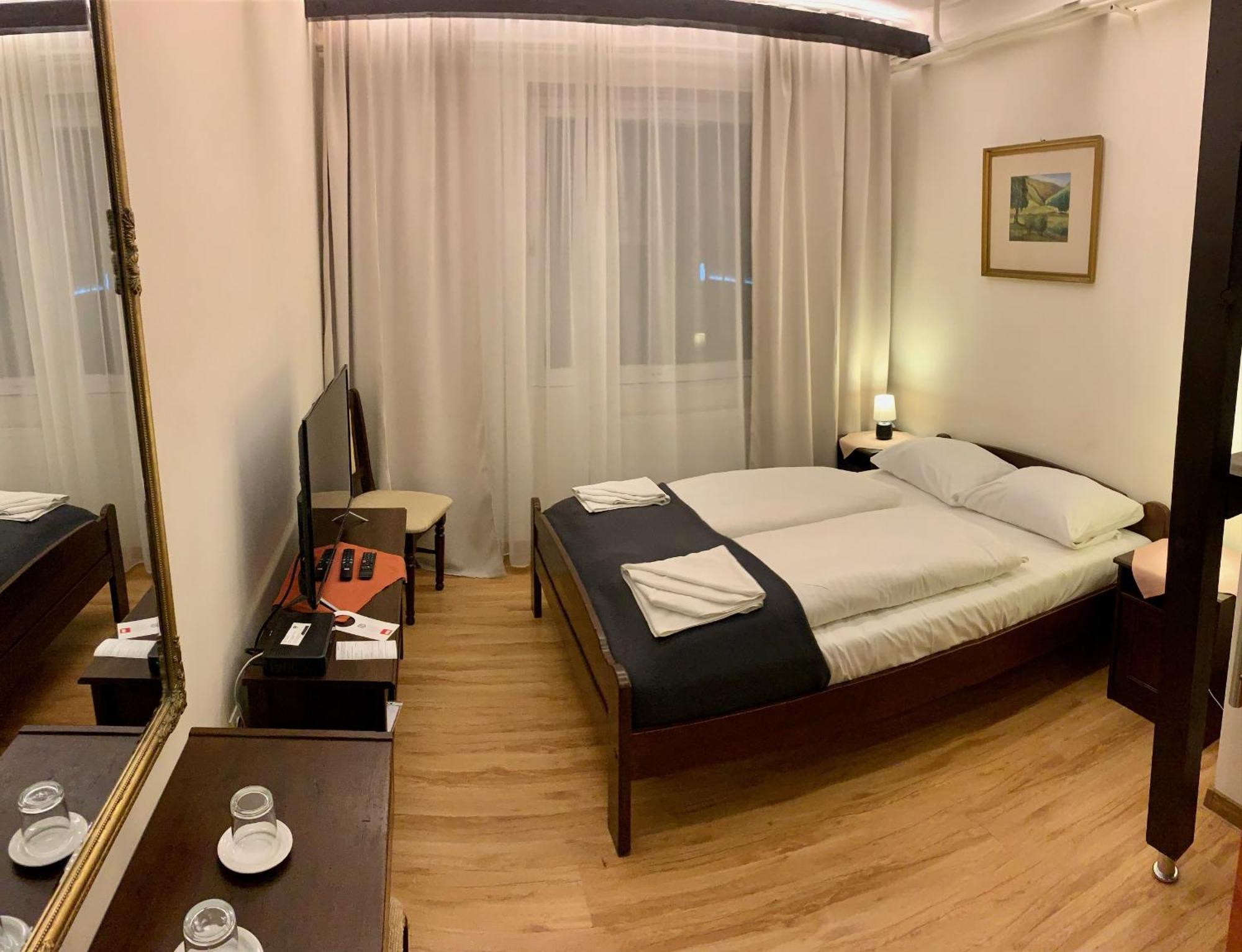 Aranykorona Hotel Miskolc Bagian luar foto