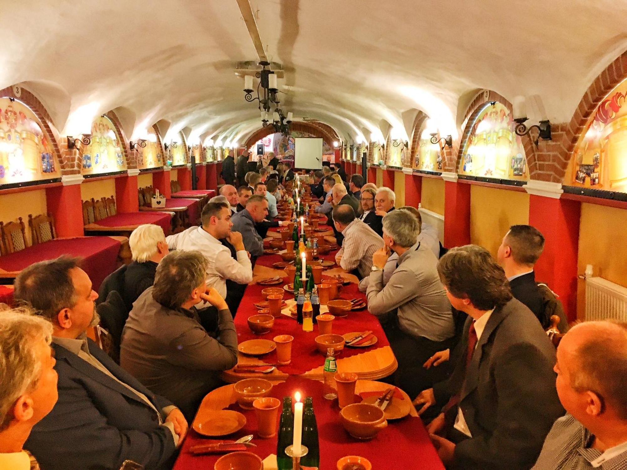 Aranykorona Hotel Miskolc Bagian luar foto