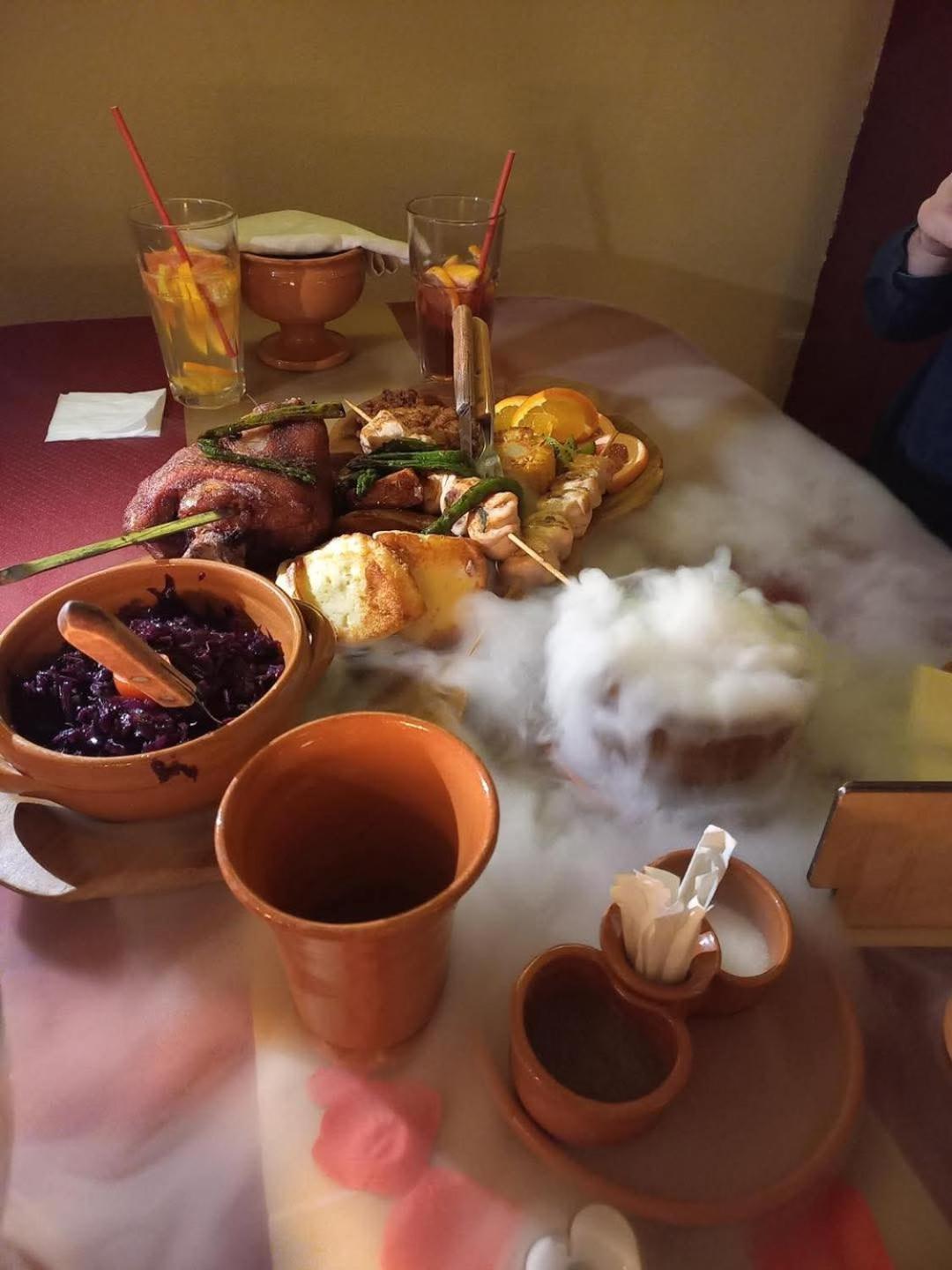 Aranykorona Hotel Miskolc Bagian luar foto