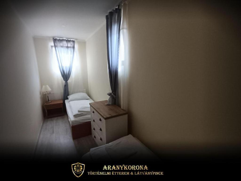 Aranykorona Hotel Miskolc Bagian luar foto