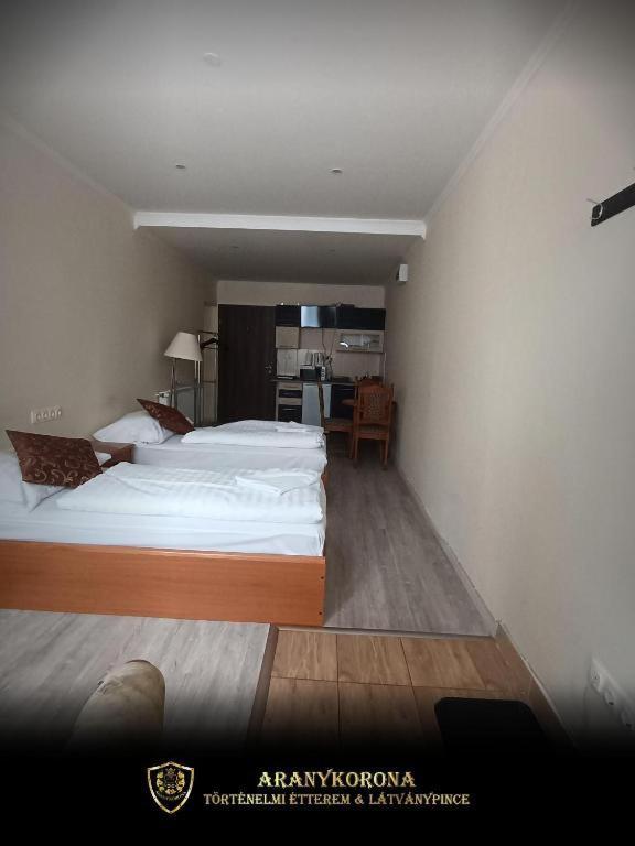Aranykorona Hotel Miskolc Bagian luar foto