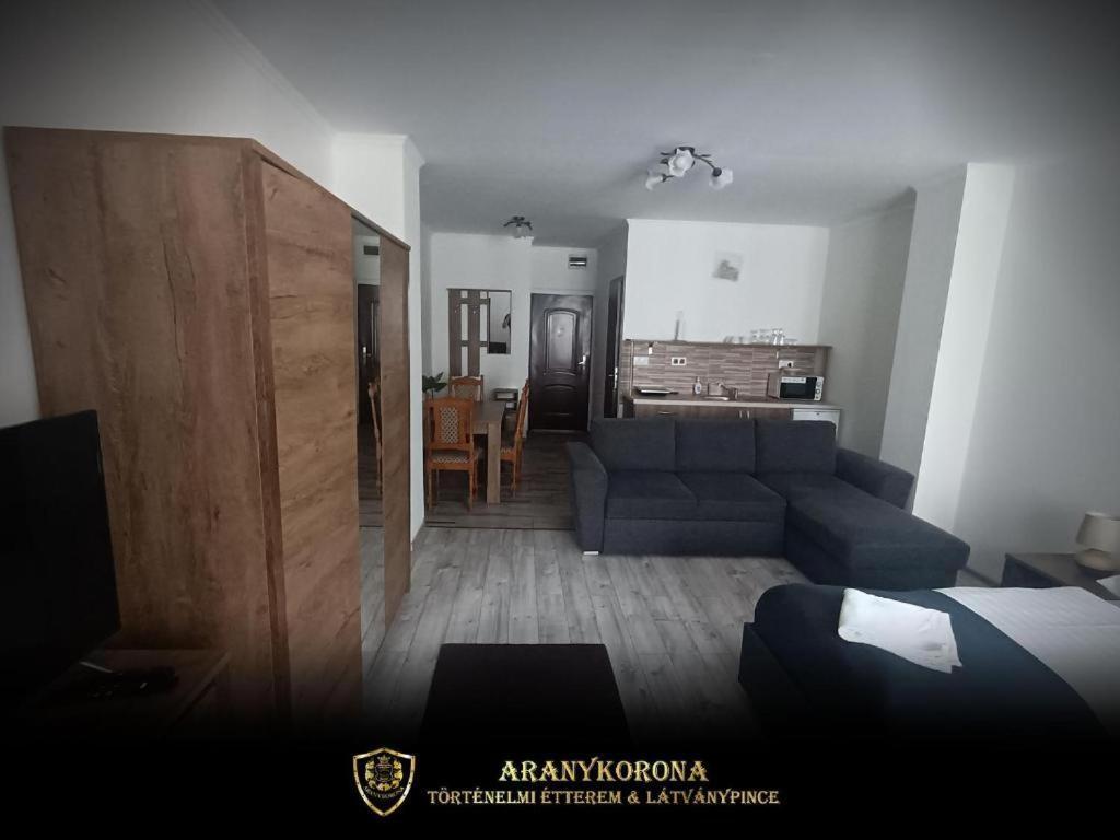 Aranykorona Hotel Miskolc Bagian luar foto