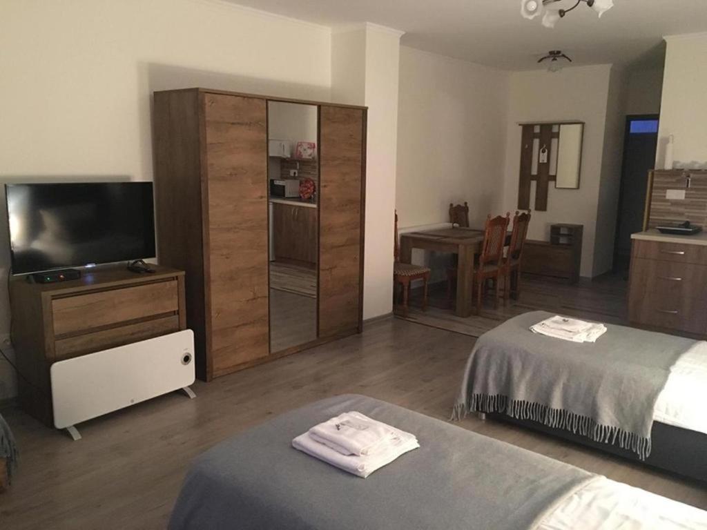 Aranykorona Hotel Miskolc Bagian luar foto