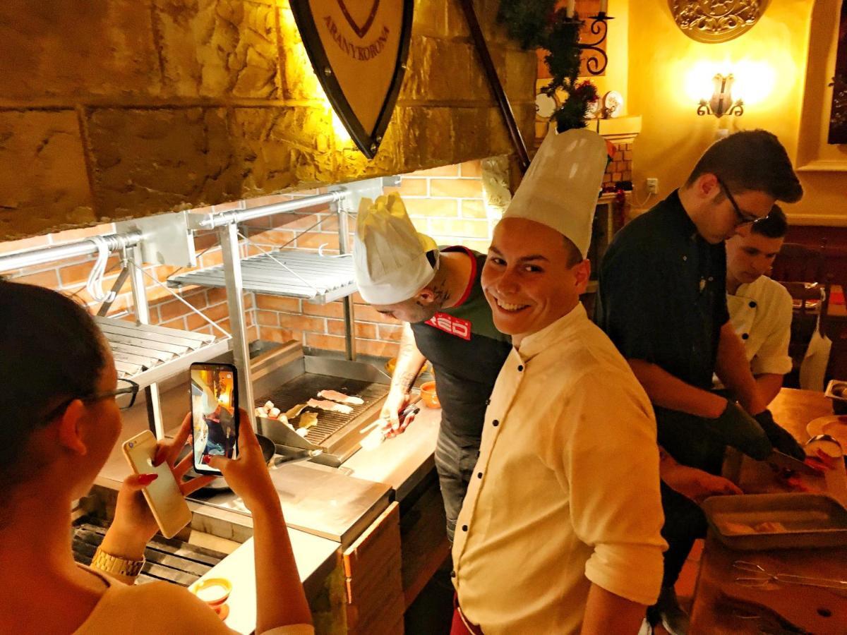 Aranykorona Hotel Miskolc Bagian luar foto
